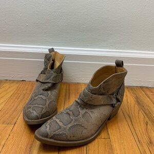 COCONUTS matisse faux snake print western style costal cowgirl